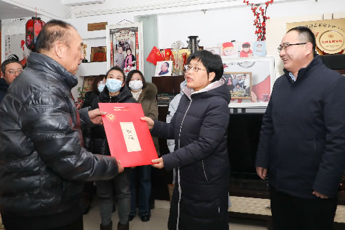 鄭州市開展慰問道德模范1.jpg